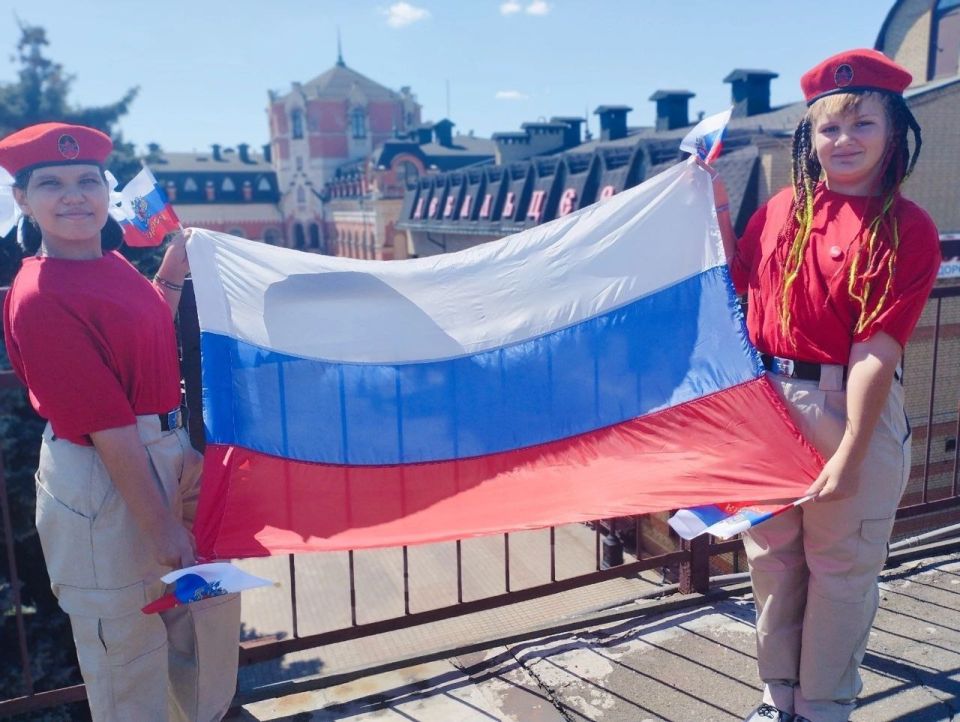 Сергей Желновач: #ЦветаРодины. #ТриколорРоссии Сергей Желновач: #ЦветаРодины. #ТриколорРоссии