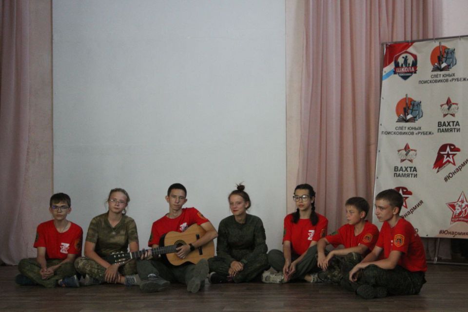 Вечер в честь Дня офицера. В рамках празднования Дня офицера юнармейцы ДНР 21 августа 2025 года организовали торжественный вечер с песнями и танцевальными номерами Вечер в честь Дня офицера. В рамках празднования Дня офицера юнармейцы ДНР 21 августа 2025 года организовали торжественный вечер с песнями и танцевальными номерами