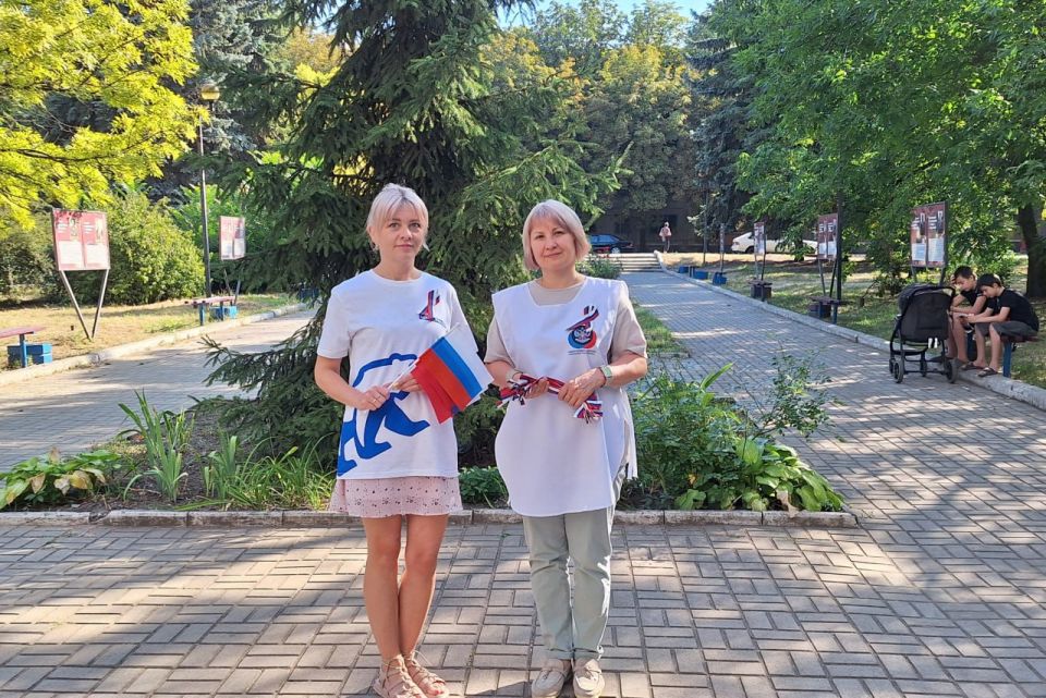 Сегодня, 22 августа, в День Государственного флага Российской Федерации, в рамках партийного проекта Единой России «Историческая память» и проекта «Эхо времен» Общественного Движения «Донецкая Республика» в Советском... Сегодня, 22 августа, в День Государственного флага Российской Федерации, в рамках партийного проекта Единой России «Историческая память» и проекта «Эхо времен» Общественного Движения «Донецкая Республика» в Советском...
