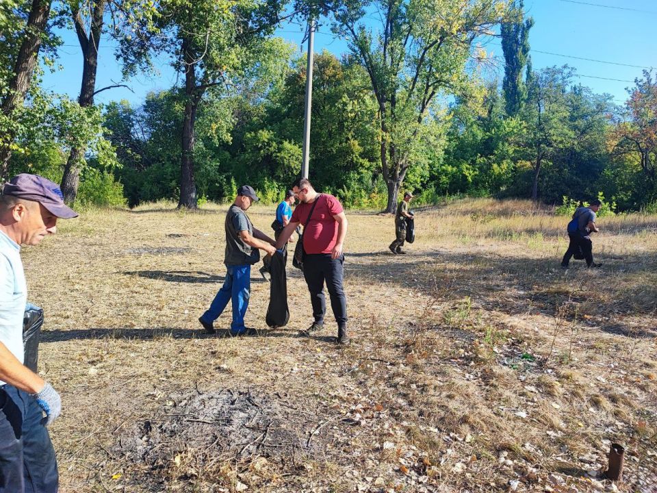 22 августа на территории городского округа Дебальцево в рамках Всероссийской акции «Вода России» состоялся экологический субботник по очистке от мусора берегов пруда на Заводском поселке 22 августа на территории городского округа Дебальцево в рамках Всероссийской акции «Вода России» состоялся экологический субботник по очистке от мусора берегов пруда на Заводском поселке