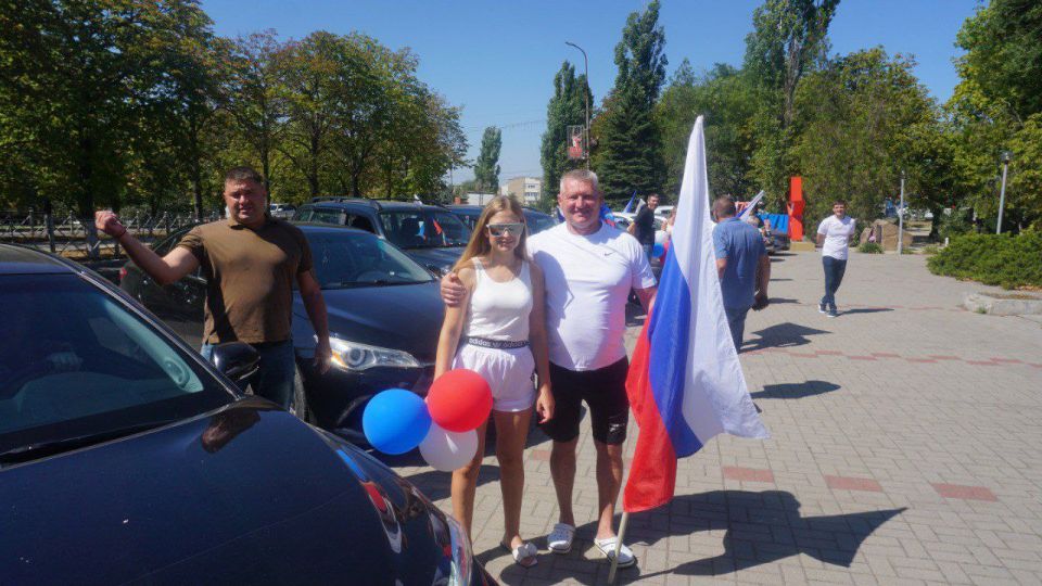 В единстве наша сила!. Автопробег ко Дню флага Российской Федерации, организованный местным отделением партии «Единая Россия» В единстве наша сила!. Автопробег ко Дню флага Российской Федерации, организованный местным отделением партии «Единая Россия»