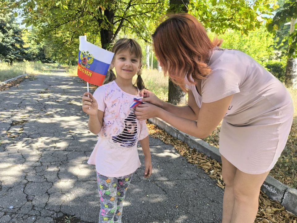 Роман Конев: В Никитовском районе Горловки прошла патриотическая акция «Российский триколор» Роман Конев: В Никитовском районе Горловки прошла патриотическая акция «Российский триколор»