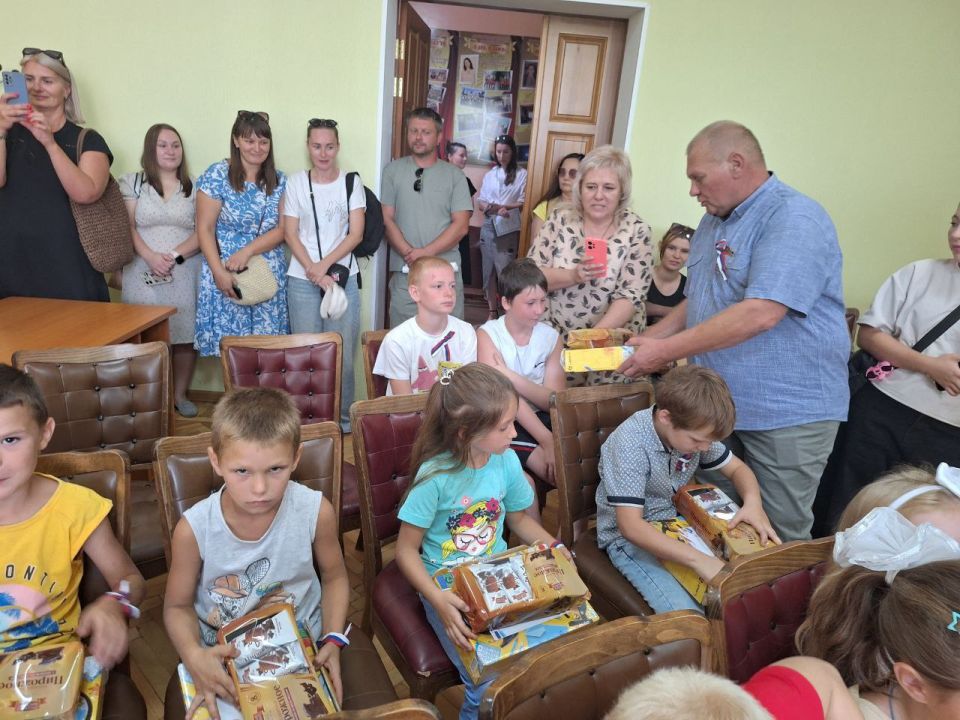 По инициативе активистов Женского движения партии Единая Россия в Шахтерске состоялся праздник День первоклассника "Классное время" По инициативе активистов Женского движения партии Единая Россия в Шахтерске состоялся праздник День первоклассника "Классное время"