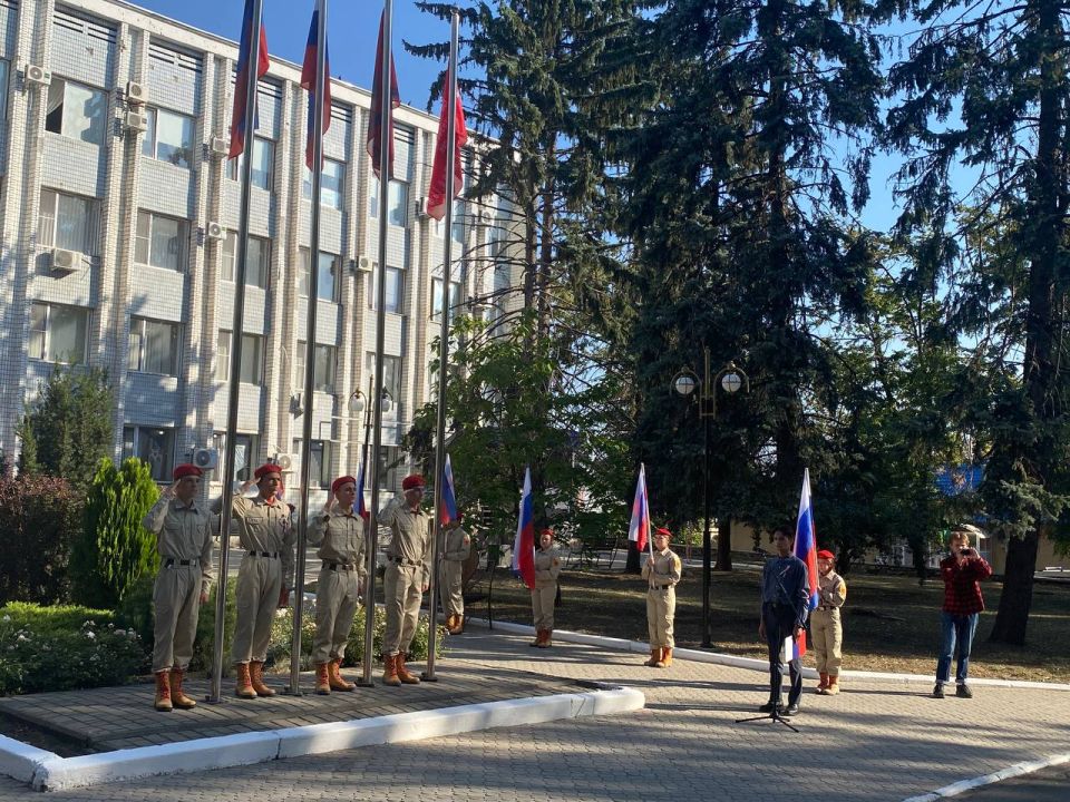 Волноваха присоединилась к всероссийскому празднованию Дня Государственного флага Российской Федерации Волноваха присоединилась к всероссийскому празднованию Дня Государственного флага Российской Федерации