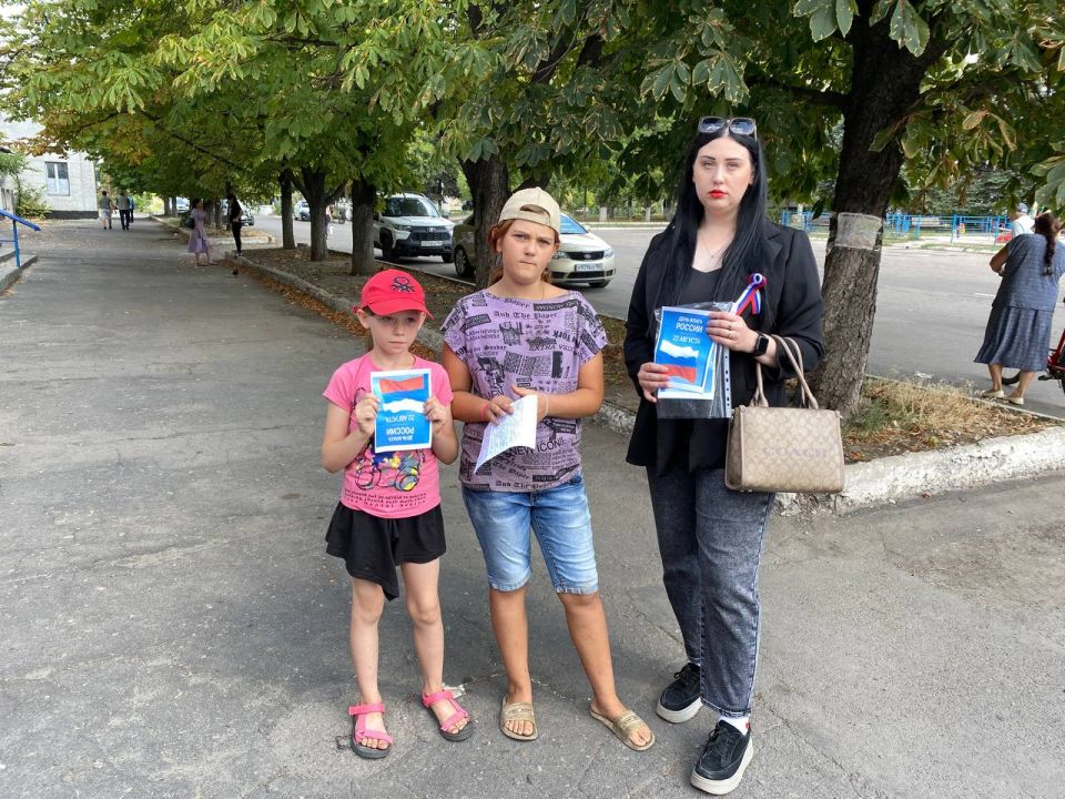 «Три цвета Российской славы!» «Три цвета Российской славы!»