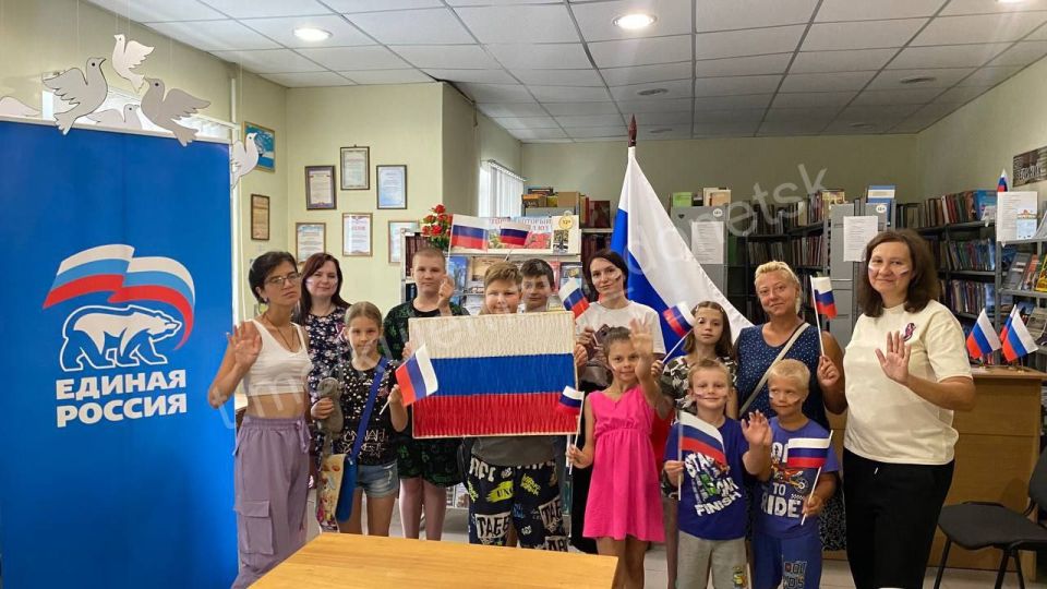Алексей Кулемзин: В Донецке отмечают День флага Российской Федерации. Алексей Кулемзин: В Донецке отмечают День флага Российской Федерации.