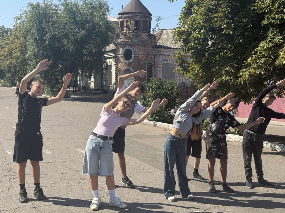 22 августа 2025 года сотрудниками МБУ "Центр культуры и досуга города Дебальцево" была проведена спортивная программа "За флаг России, за Донбасс", посвященная Дню Государственного флага Российской Федерации 22 августа 2025 года сотрудниками МБУ "Центр культуры и досуга города Дебальцево" была проведена спортивная программа "За флаг России, за Донбасс", посвященная Дню Государственного флага Российской Федерации