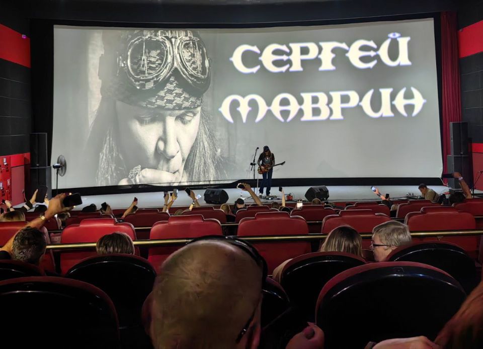 Вчера в Мариуполе выступил известный российский рок-музыкант, гитарист-виртуоз и композитор Сергей Маврин Вчера в Мариуполе выступил известный российский рок-музыкант, гитарист-виртуоз и композитор Сергей Маврин