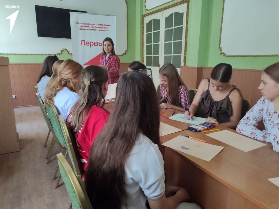Первые учатся чувствовать себя уверенно Первые учатся чувствовать себя уверенно