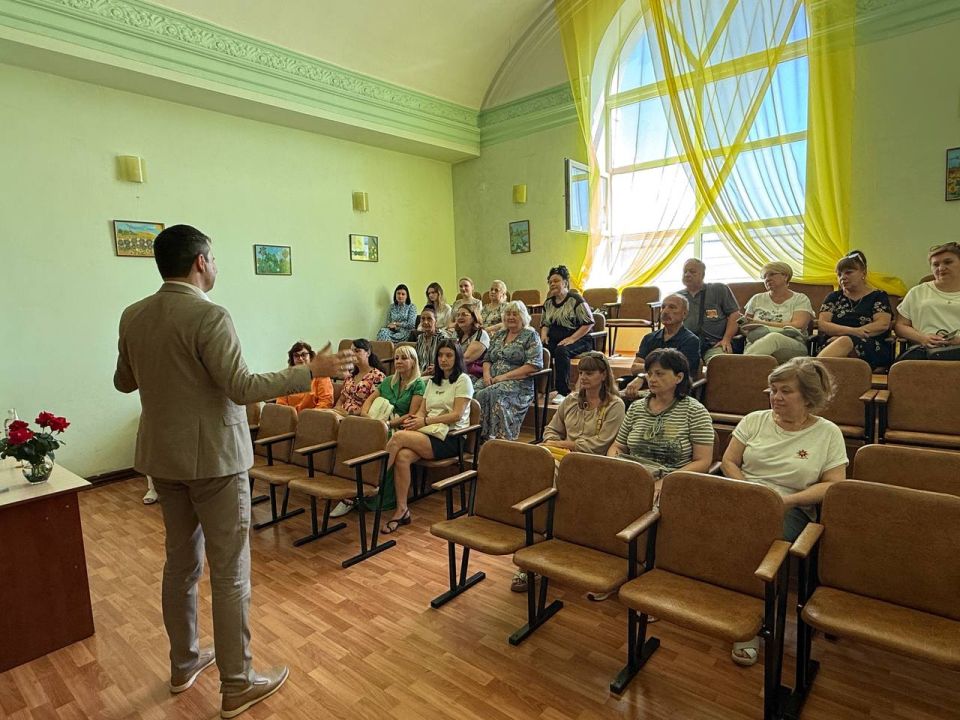 Александр Парецкий (фракция «Единая Россия») провел встречу с работниками культуры Александр Парецкий (фракция «Единая Россия») провел встречу с работниками культуры
