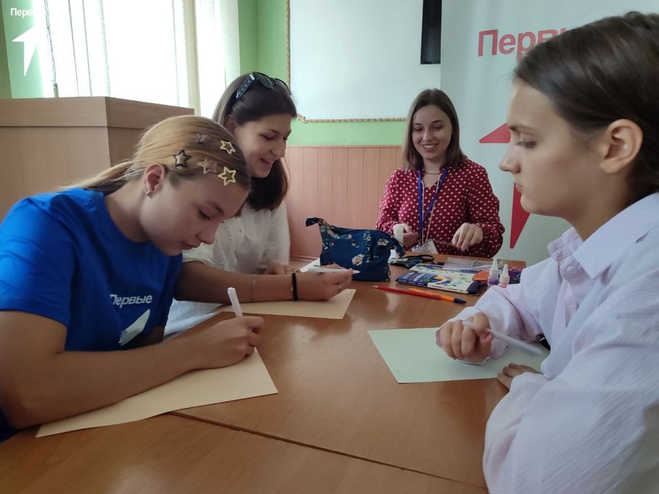 Первые учатся чувствовать себя уверенно Первые учатся чувствовать себя уверенно