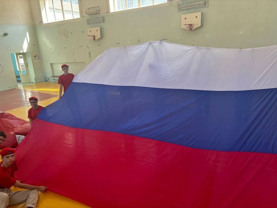 В День Российского флага Макеевка расцвела триколором! В День Российского флага Макеевка расцвела триколором!