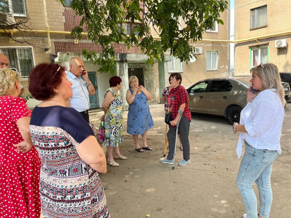 22 августа заместитель главы Администрации муниципального образования городского округа Харцызск Владимир Панченко в городе Харцызск по адресу: 40 лет освобождения Украины, дом 25 провёл сход граждан, на котором были... 22 августа заместитель главы Администрации муниципального образования городского округа Харцызск Владимир Панченко в городе Харцызск по адресу: 40 лет освобождения Украины, дом 25 провёл сход граждан, на котором были...