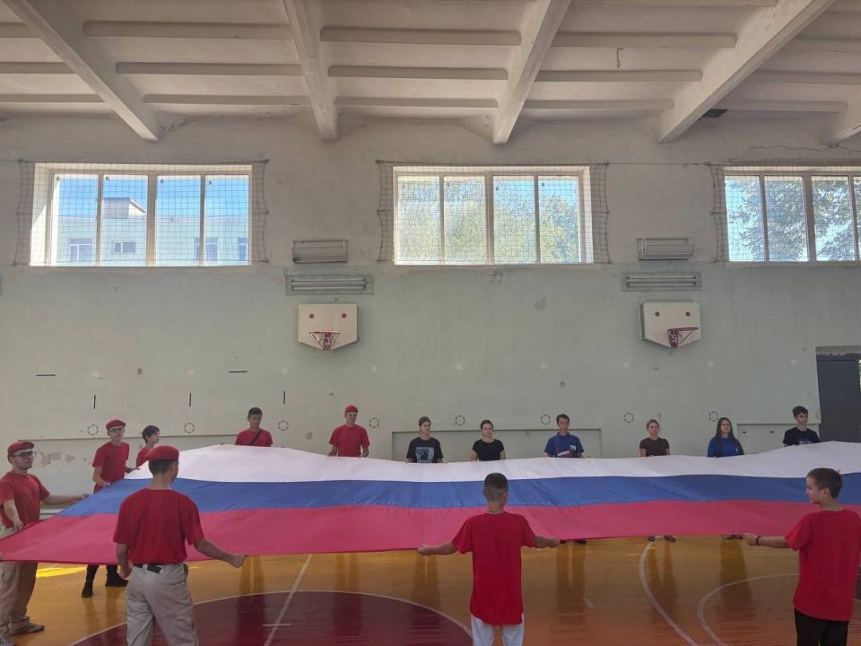 В День Российского флага Макеевка расцвела триколором! В День Российского флага Макеевка расцвела триколором!
