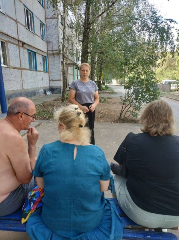 Во исполнение поручения Главы Донецкой Народной Республики Дениса Владимировича Пушилина о ведении постоянного диалога с жителями республики, 22 августа, начальник Светлодарского территориального отдела управления по работе... Во исполнение поручения Главы Донецкой Народной Республики Дениса Владимировича Пушилина о ведении постоянного диалога с жителями республики, 22 августа, начальник Светлодарского территориального отдела управления по работе...