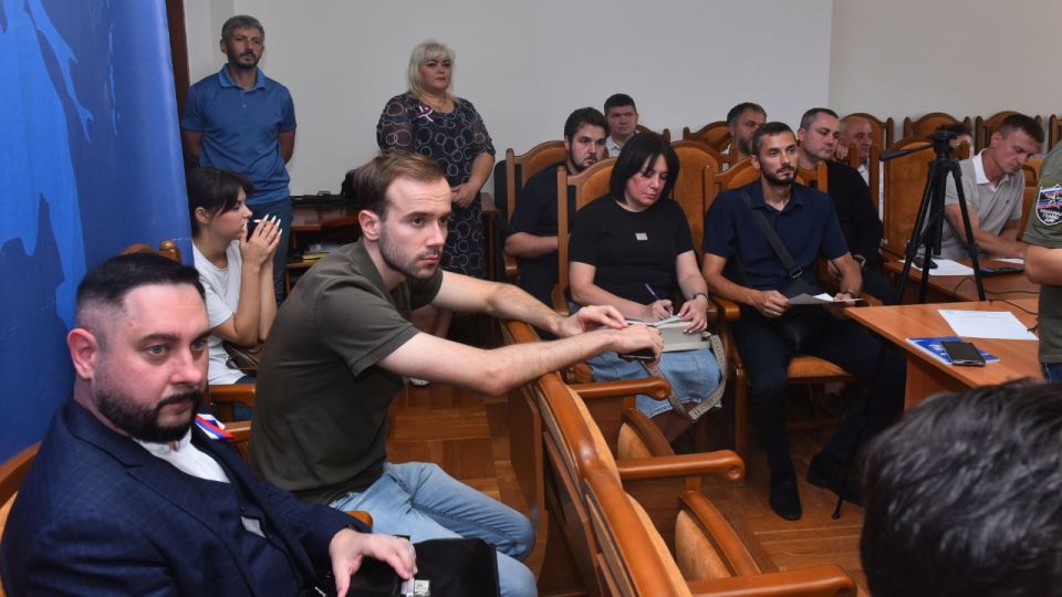 Руководитель фракции Единая Россия в Ясиноватском муниципальном совете Наталья Филиппова приняла участие в заседании совета руководителей фракций в ДНР Руководитель фракции Единая Россия в Ясиноватском муниципальном совете Наталья Филиппова приняла участие в заседании совета руководителей фракций в ДНР
