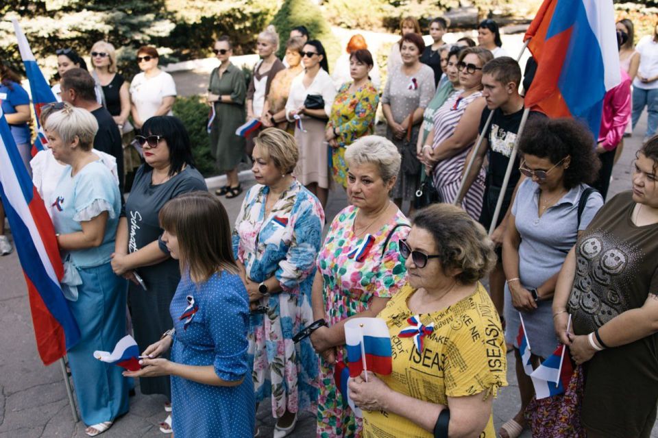 Ветераны-защитники Донбасса приняли участие в мероприятиях ко Дню государственного флага России Ветераны-защитники Донбасса приняли участие в мероприятиях ко Дню государственного флага России
