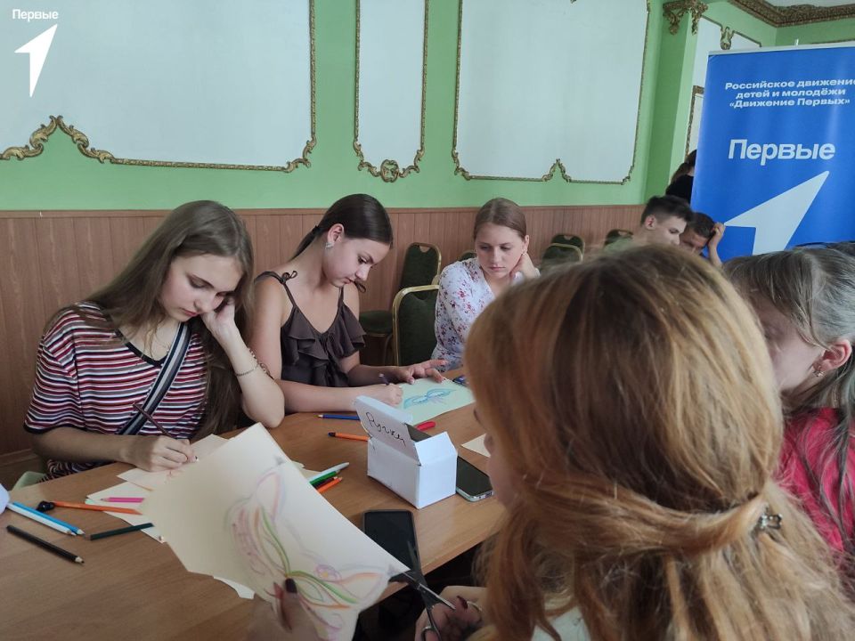 Первые учатся чувствовать себя уверенно Первые учатся чувствовать себя уверенно