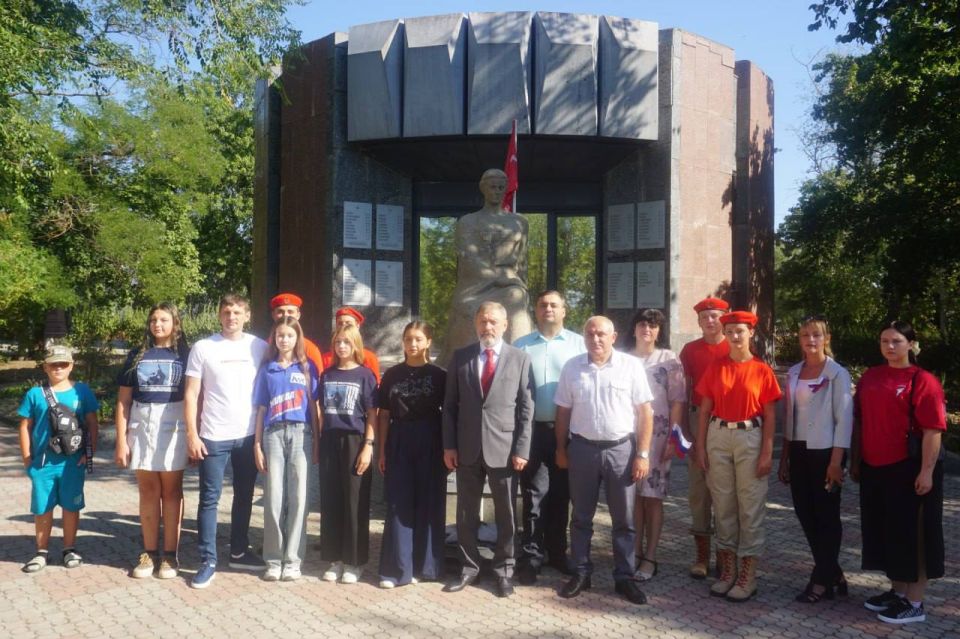 В рамках партийного проекта «Историческая память» в посёлке Мангуш состоялось мероприятие, посвящённое Дню воинской славы В рамках партийного проекта «Историческая память» в посёлке Мангуш состоялось мероприятие, посвящённое Дню воинской славы