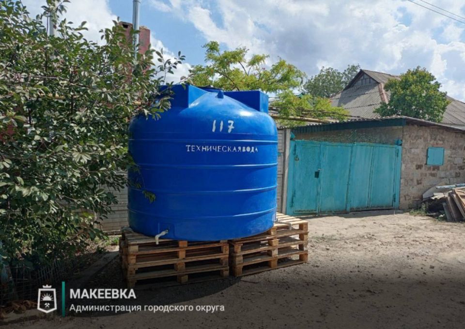 В Макеевке продолжаются работы по установке ёмкостей для разбора воды В Макеевке продолжаются работы по установке ёмкостей для разбора воды
