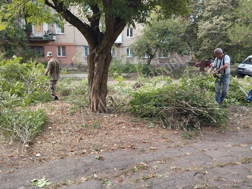 Работы по благоустройству города продолжаются! Работы по благоустройству города продолжаются!