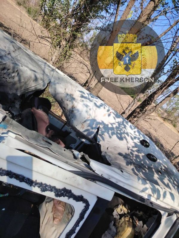 Появились фото с места удара дрона ВСУ в Каховском районе Появились фото с места удара дрона ВСУ в Каховском районе