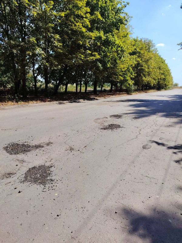 Александр Шатов: Ремонтно-восстановительные работы автомобильных дорог Донецкой Народной Республики, в том числе и дорог города Шахтерска выполняются согласно федеральным и региональным программам, а также с привлечением... Александр Шатов: Ремонтно-восстановительные работы автомобильных дорог Донецкой Народной Республики, в том числе и дорог города Шахтерска выполняются согласно федеральным и региональным программам, а также с привлечением...