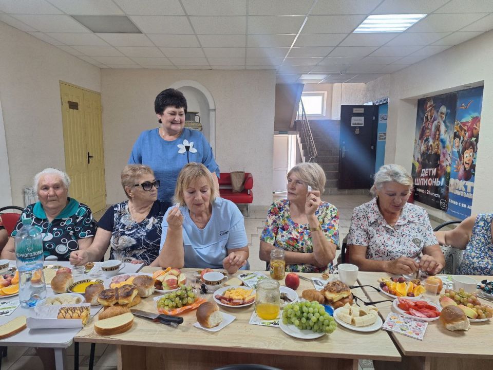 В Урзуфе, в уютной атмосфере Дома культуры состоялось очередное заседание клуба общения «Маджаротис», на тему «Дары лета — спасы: медовый яблочный, ореховый», посвящённое щедрым дарам летнего сезона В Урзуфе, в уютной атмосфере Дома культуры состоялось очередное заседание клуба общения «Маджаротис», на тему «Дары лета — спасы: медовый яблочный, ореховый», посвящённое щедрым дарам летнего сезона
