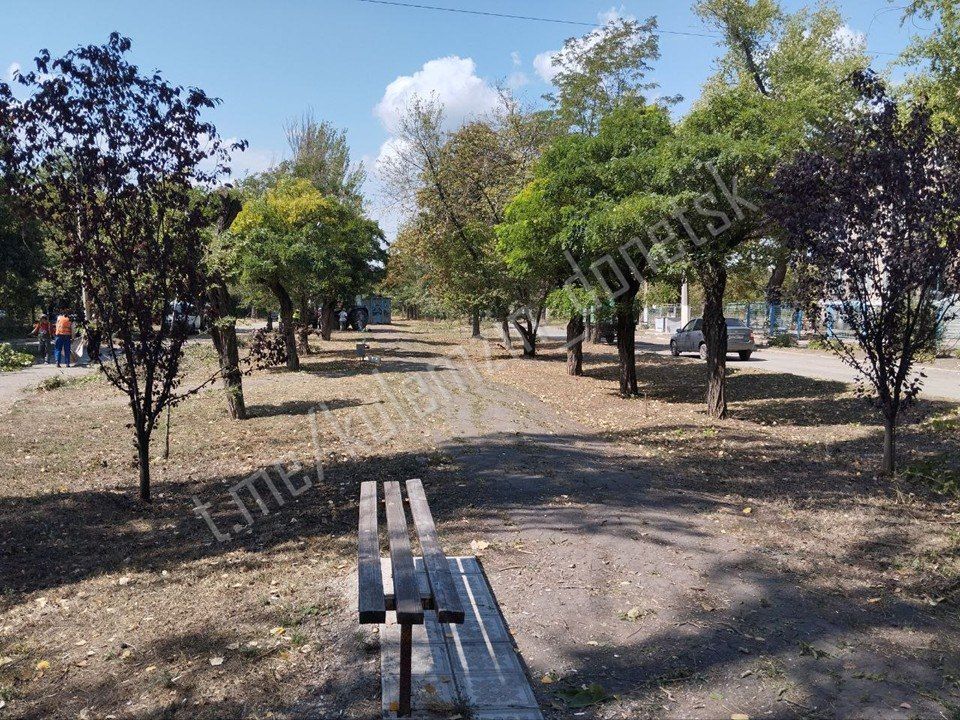 Работы по благоустройству города продолжаются! Работы по благоустройству города продолжаются!