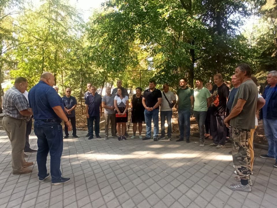 Депутат Андрей Боряк (фракция «Единая Россия»), #Комитет_по_здравоохранению_охране_материнства_и_детства, во исполнение поручения Главы ДНР Дениса Пушилина провел встречу с трудовым коллективом Республиканского центра... Депутат Андрей Боряк (фракция «Единая Россия»), #Комитет_по_здравоохранению_охране_материнства_и_детства, во исполнение поручения Главы ДНР Дениса Пушилина провел встречу с трудовым коллективом Республиканского центра...