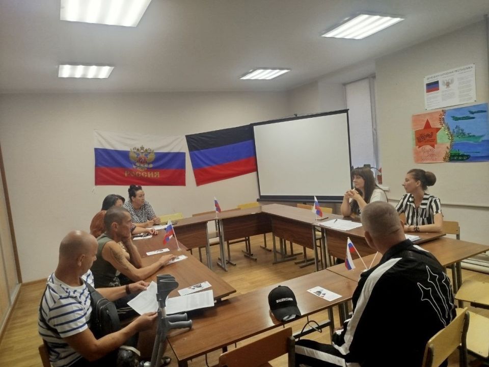 21 августа в Государственном Фонде поддержки участников СВО «Защитники Отечества» по ДНР в г. Докучаевске для ветеранов и участников СВО, а также их семей, состоялось выездное мероприятие «Презентация услуг центра занятости» 21 августа в Государственном Фонде поддержки участников СВО «Защитники Отечества» по ДНР в г. Докучаевске для ветеранов и участников СВО, а также их семей, состоялось выездное мероприятие «Презентация услуг центра занятости»