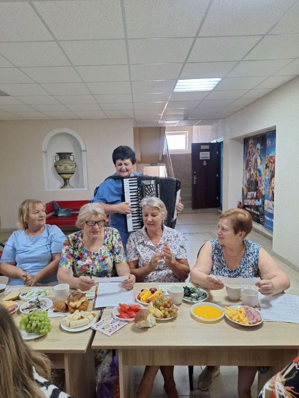 В Урзуфе, в уютной атмосфере Дома культуры состоялось очередное заседание клуба общения «Маджаротис», на тему «Дары лета — спасы: медовый яблочный, ореховый», посвящённое щедрым дарам летнего сезона В Урзуфе, в уютной атмосфере Дома культуры состоялось очередное заседание клуба общения «Маджаротис», на тему «Дары лета — спасы: медовый яблочный, ореховый», посвящённое щедрым дарам летнего сезона