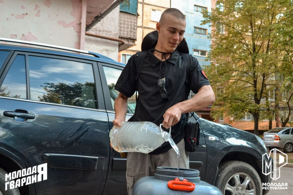 Разнесли воду жителям микрорайона «Зелёный»! Разнесли воду жителям микрорайона «Зелёный»!