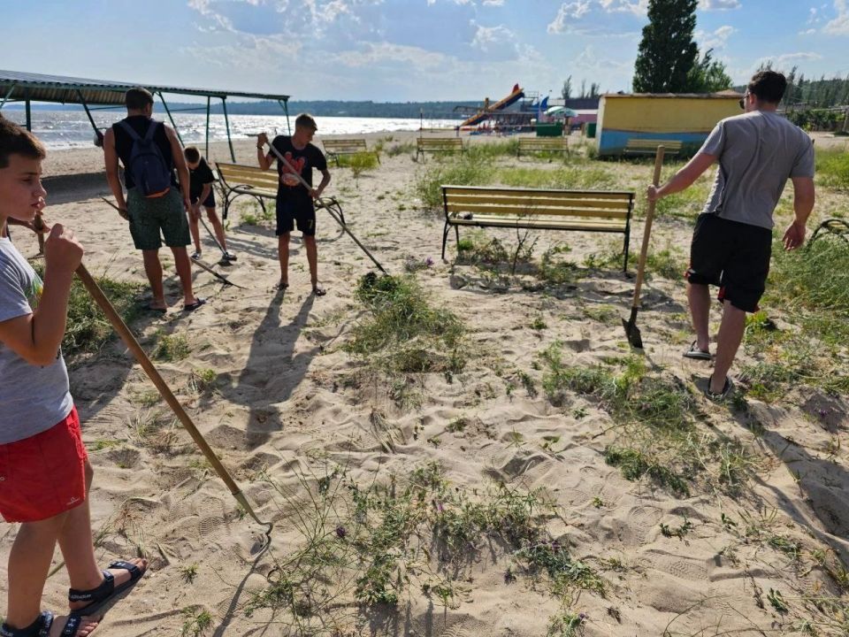 Вчера депутат Мангушского муниципального совета, член фракции Всероссийской политической партии «ЕДИННАЯ РОССИЯ» в Мангушском муниципальном совете Зипа Алексей Витальевич провел встречу с молодым поколением округа Вчера депутат Мангушского муниципального совета, член фракции Всероссийской политической партии «ЕДИННАЯ РОССИЯ» в Мангушском муниципальном совете Зипа Алексей Витальевич провел встречу с молодым поколением округа