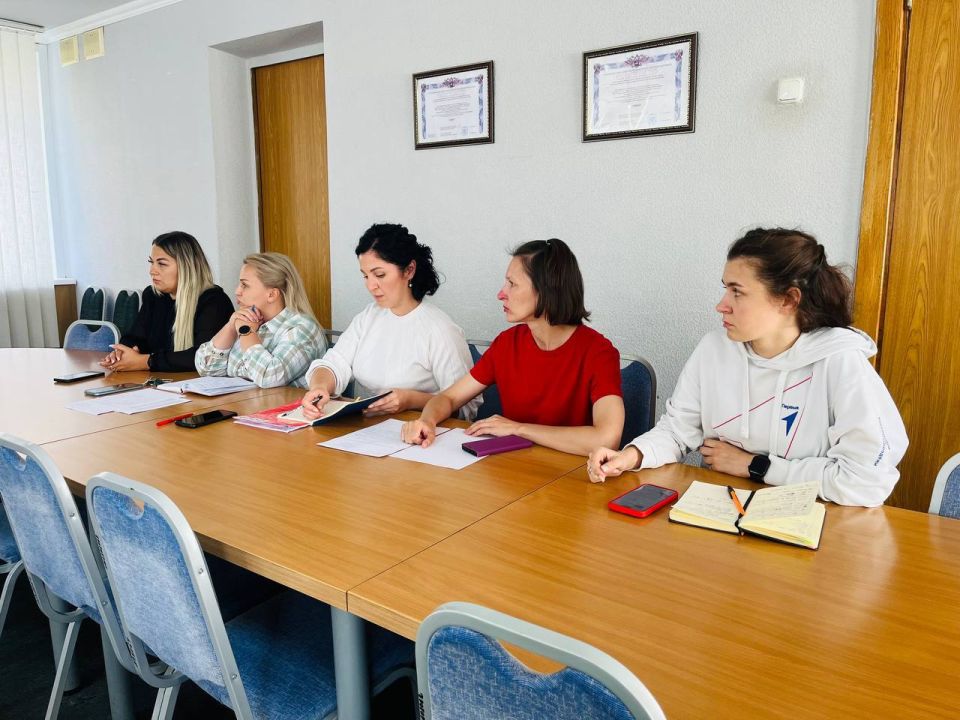 Сегодня, 25 августа, главврач ГБУ ДНР «ЦГБ г. Харцызска» Андрей Медведев провел заседание штаба по вопросам здравоохранения Сегодня, 25 августа, главврач ГБУ ДНР «ЦГБ г. Харцызска» Андрей Медведев провел заседание штаба по вопросам здравоохранения