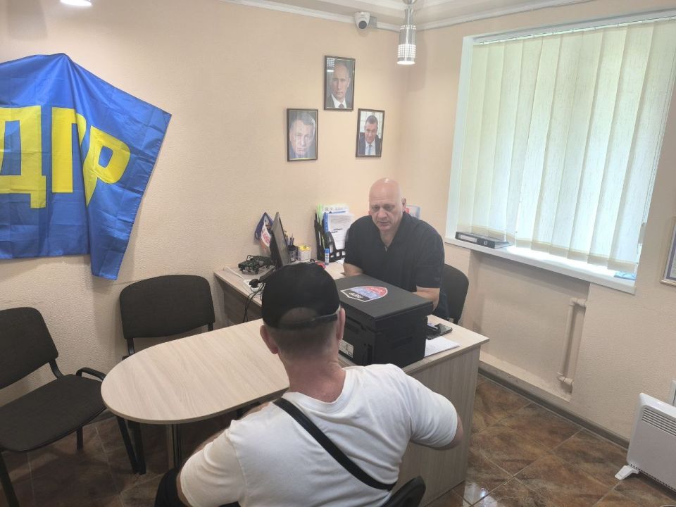 Партийцы ЛДПР провели в республике всероссийский день приема граждан Партийцы ЛДПР провели в республике всероссийский день приема граждан