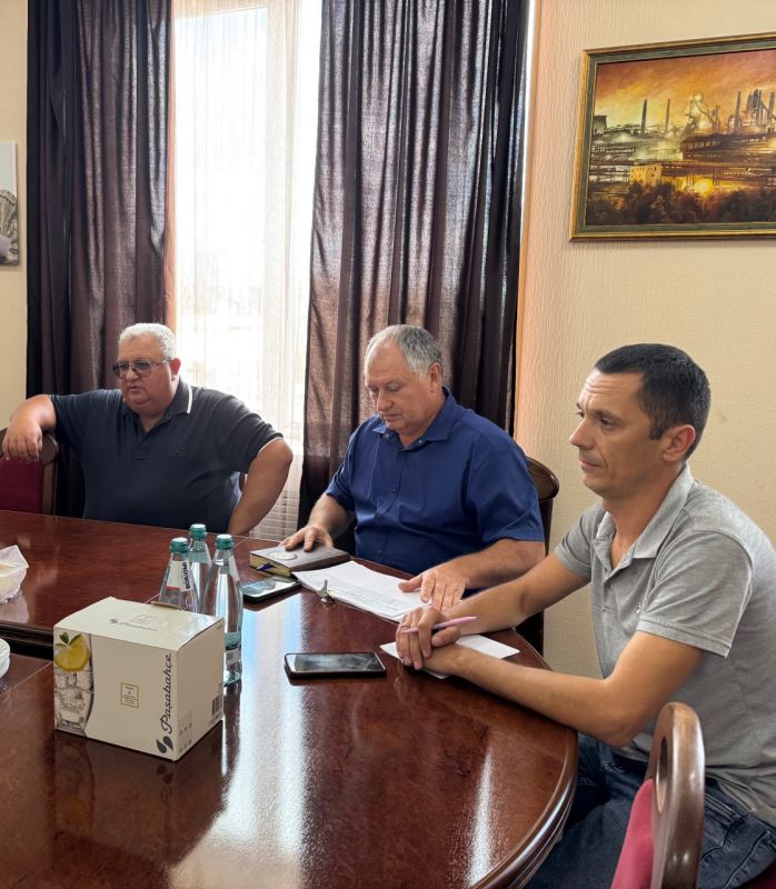 Игорь Мартынов: Сегодня наш городской округ Енакиево посетил заместитель министра строительства и жилищно-коммунального хозяйства Российской Федерации Валерий Владимирович Леонов вместе со своей командой Игорь Мартынов: Сегодня наш городской округ Енакиево посетил заместитель министра строительства и жилищно-коммунального хозяйства Российской Федерации Валерий Владимирович Леонов вместе со своей командой