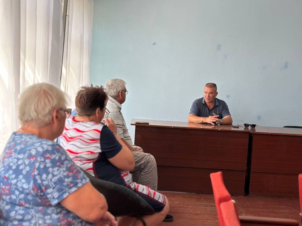 Денис Зубов: Встреча с коллективом. Сегодня, 25 августа, заместитель главы администрации городского округа Иловайск Кузнецов Александр провел встречу с трудовым коллективом МБУ "Зеленовский сельский клуб г.о. Иловайск", на... Денис Зубов: Встреча с коллективом. Сегодня, 25 августа, заместитель главы администрации городского округа Иловайск Кузнецов Александр провел встречу с трудовым коллективом МБУ "Зеленовский сельский клуб г.о. Иловайск", на...