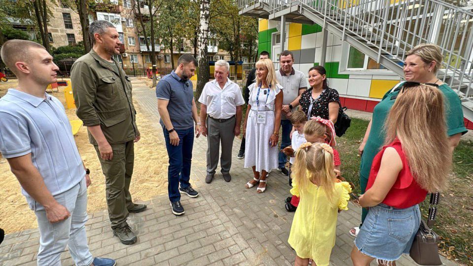 Николай Михайлов: Губернатор Забайкалья осмотрел отремонтированный ясли-сад в Старобешевском округе Николай Михайлов: Губернатор Забайкалья осмотрел отремонтированный ясли-сад в Старобешевском округе