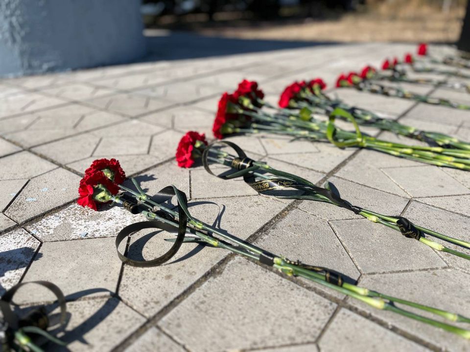 Василий Овчаров: В Новоазовске у подножия памятника Воинам-Освободителям прошла памятная акция, посвященная 11-й годовщине освобождения города от украинских батальонов Василий Овчаров: В Новоазовске у подножия памятника Воинам-Освободителям прошла памятная акция, посвященная 11-й годовщине освобождения города от украинских батальонов