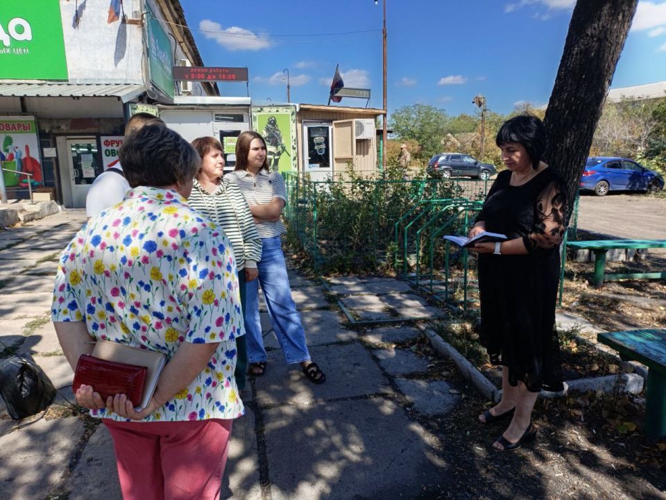 Сегодня, 25 августа, Первый заместитель главы администрации городского округа Торез Анна Макарова провела встречу с населением по адресу: ул. Гагарина, д.265 Сегодня, 25 августа, Первый заместитель главы администрации городского округа Торез Анна Макарова провела встречу с населением по адресу: ул. Гагарина, д.265