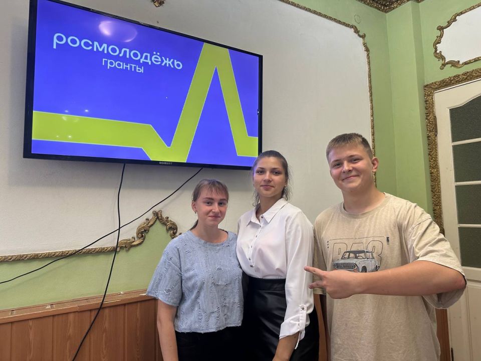 «В кругу своих». В рамках мероприятия участники получили ценную информацию о конкурсе «Росмолодежь.Гранты»– уникальной возможности для реализации собственных проектов «В кругу своих». В рамках мероприятия участники получили ценную информацию о конкурсе «Росмолодежь.Гранты»– уникальной возможности для реализации собственных проектов