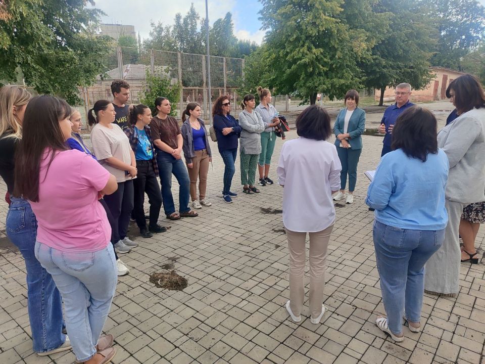 Василий Ткачук: Сегодня, 25 августа, по поручению Главы ДНР Дениса Пушилина, на подведомственной территории Калининского внутригородского района состоялась встреча с жителями улицы Герцена Василий Ткачук: Сегодня, 25 августа, по поручению Главы ДНР Дениса Пушилина, на подведомственной территории Калининского внутригородского района состоялась встреча с жителями улицы Герцена