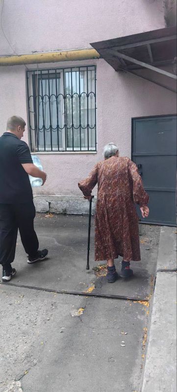 Марина Каплянок привезла питьевую воду для маломобильных граждан Куйбышевского района Марина Каплянок привезла питьевую воду для маломобильных граждан Куйбышевского района