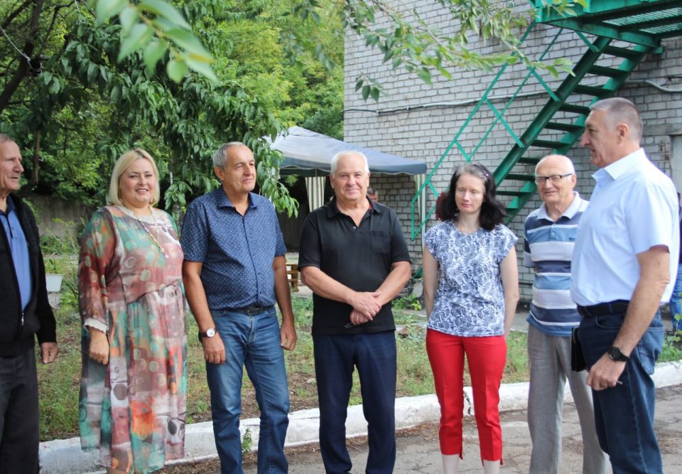25 августа депутат Макеевского городского совета Тарас Сидоренко провел встречи с населением по адресу: г. Макеевка, ул. Патона, д №2 а и №4 25 августа депутат Макеевского городского совета Тарас Сидоренко провел встречи с населением по адресу: г. Макеевка, ул. Патона, д №2 а и №4