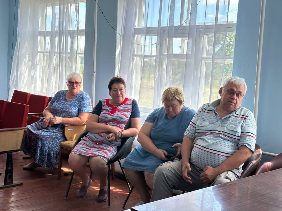 Денис Зубов: Встреча с коллективом. Сегодня, 25 августа, заместитель главы администрации городского округа Иловайск Кузнецов Александр провел встречу с трудовым коллективом МБУ "Зеленовский сельский клуб г.о. Иловайск", на... Денис Зубов: Встреча с коллективом. Сегодня, 25 августа, заместитель главы администрации городского округа Иловайск Кузнецов Александр провел встречу с трудовым коллективом МБУ "Зеленовский сельский клуб г.о. Иловайск", на...