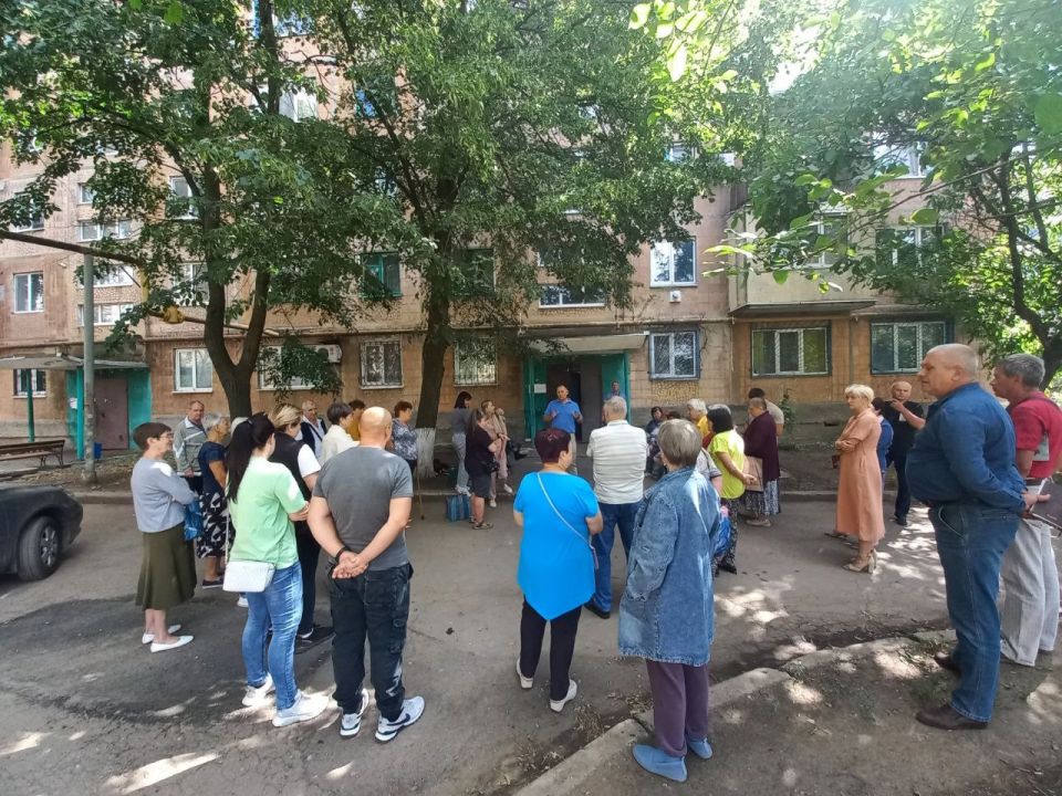 Александр Пеняев: 26 августа провел встречу с жителями микрорайона «Зорька» Александр Пеняев: 26 августа провел встречу с жителями микрорайона «Зорька»