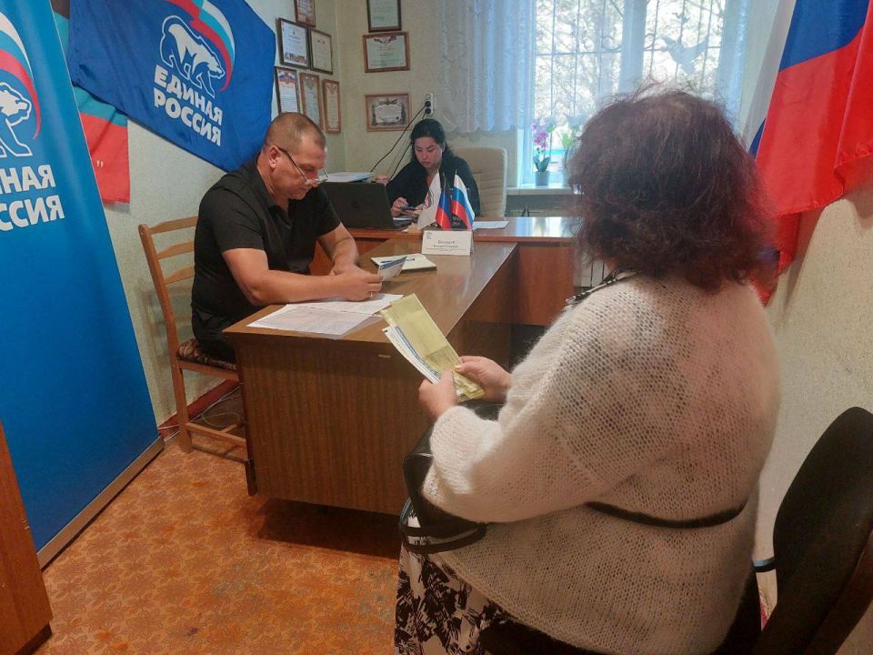 26 августа 2025г., заместитель главы администрации городского округа Дебальцево Валерий Бессараб, провёл личный прием граждан в местной общественной приёмной Дебальцевского местного отделения Партии "Единая Россия" в посёлке... 26 августа 2025г., заместитель главы администрации городского округа Дебальцево Валерий Бессараб, провёл личный прием граждан в местной общественной приёмной Дебальцевского местного отделения Партии "Единая Россия" в посёлке...