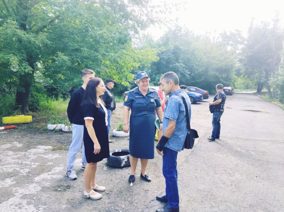 По поручению Главы ДНР Дениса Пушилина 26.08.2025 по адресу: г. Донецк, ул.Куйбышева,28 состоялась встреча с жителями, на которой присутствовали руководитель Управы Ленинского внутригородского района Татьяна Темникова... По поручению Главы ДНР Дениса Пушилина 26.08.2025 по адресу: г. Донецк, ул.Куйбышева,28 состоялась встреча с жителями, на которой присутствовали руководитель Управы Ленинского внутригородского района Татьяна Темникова...