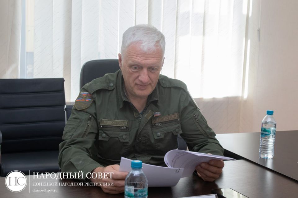 Депутаты обсудили введение дополнительных льгот в сфере образования для военнослужащих и их семей Депутаты обсудили введение дополнительных льгот в сфере образования для военнослужащих и их семей